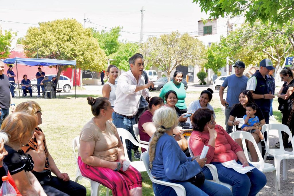 La Muni Más Cerca llegó al barrio 110 Viviendas: compromiso directo y soluciones concretas con los vecinos