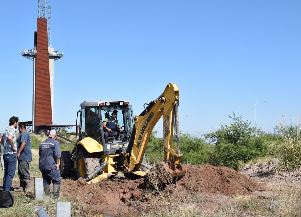 La Municipalidad continúa con las reparaciones en el Anillo Sur sobre calle Riobamba