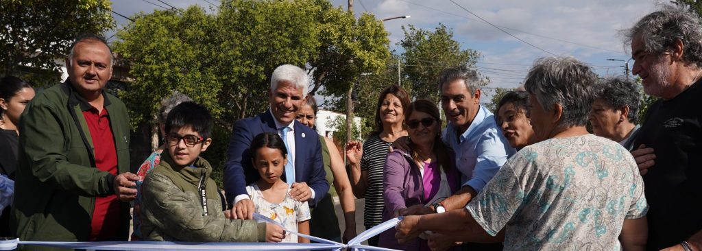 El intendente inauguró obras de repavimentación y una nueva plaza en el barrio Telepostal