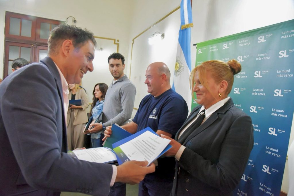 “Somos servidores públicos y estamos para darle una respuesta al vecino”