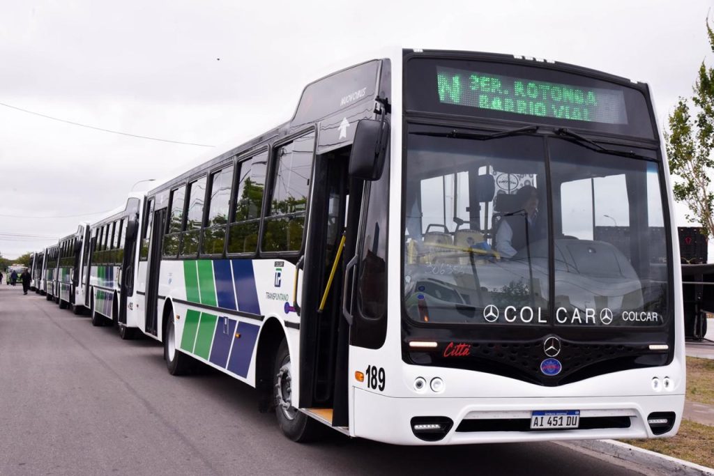 Vecinos y choferes de Transpuntano destacaron la incorporación de seis nuevas unidades 0 km