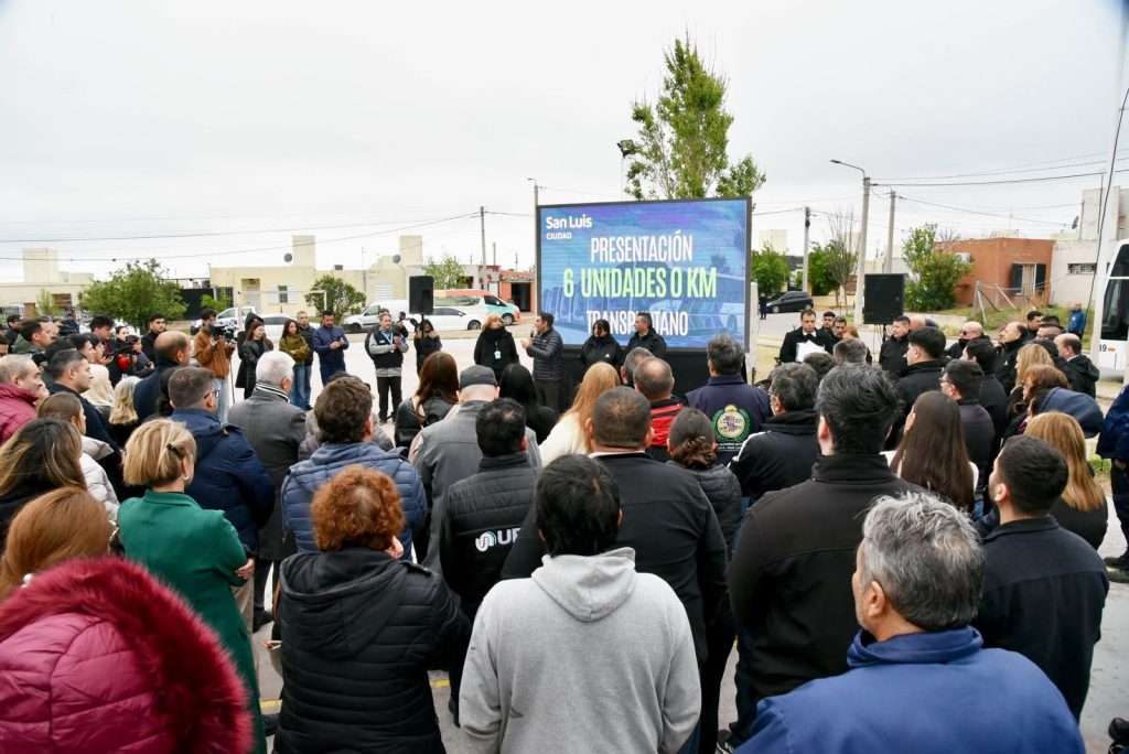 Vecinos y choferes de Transpuntano destacaron la incorporación de seis nuevas unidades 0 km