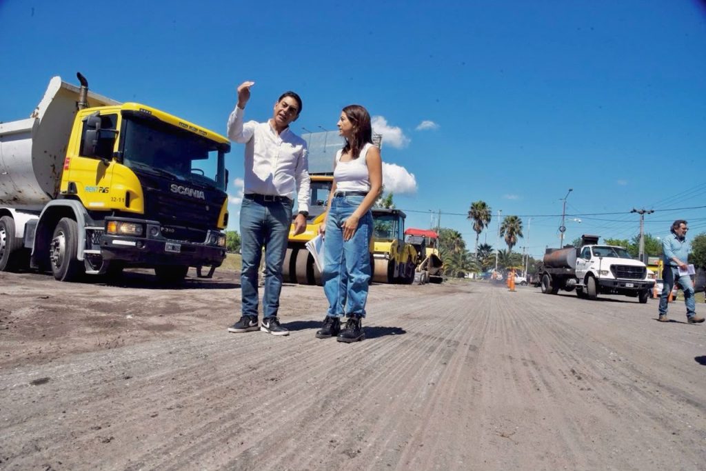 El intendente visitó la repavimentación de la calle Sarmiento