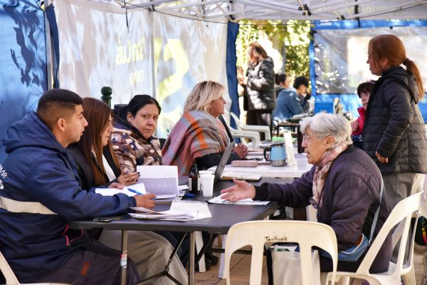La Muni Más Cerca realizó su operativo 77 en la plaza Independencia