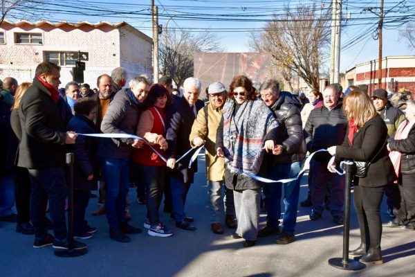 La Municipalidad inauguró ocho cuadras de repavimentación en el barrio Pueblo Nuevo