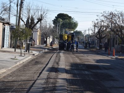 Avanza la repavimentación de calle Santa Fé en el oeste de la ciudad