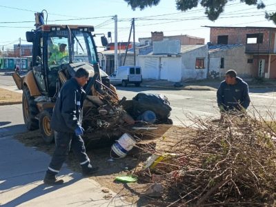 Las cuadrillas municipales desplegaron tareas de obras y mantenimiento a lo largo y a lo ancho de la ciudad