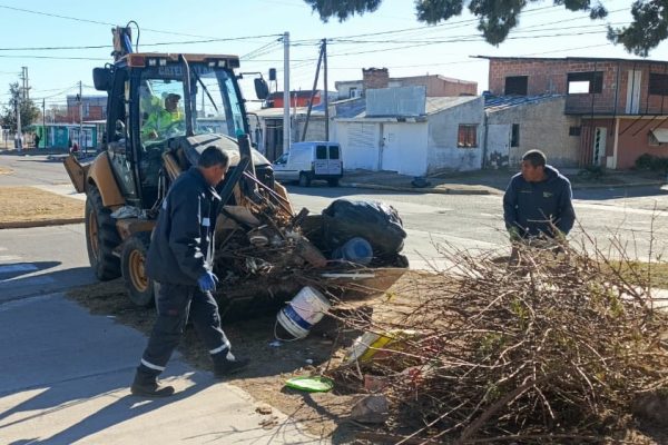 Las cuadrillas municipales desplegaron tareas de obras y mantenimiento a lo largo y a lo ancho de la ciudad