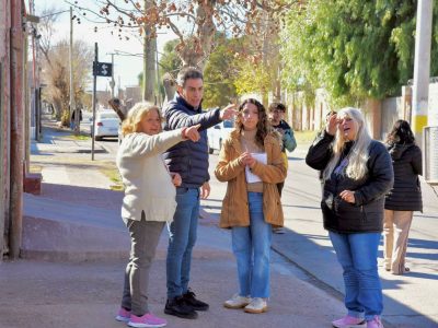Vecinos del barrio CGT valoraron el contacto directo del intendente en su recorrido por la zona