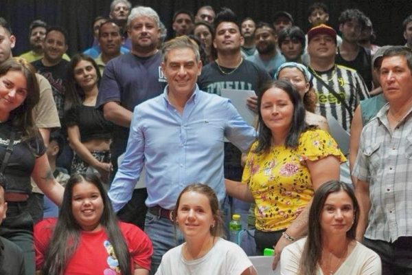 “Festival de la Familia”: artistas locales colmaron el Centro Cultural José La Vía en la preselección