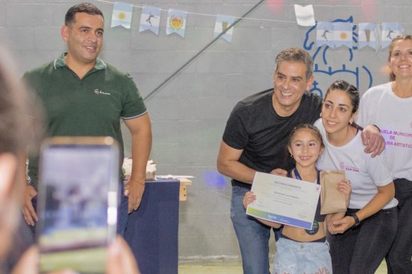 Hissa: “Es un orgullo que el Municipio tenga esta escuela de gimnasia artística con más de 50 nenas”