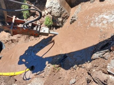 SerBa trabaja en la reparación de un acueducto principal en la zona este de la ciudad