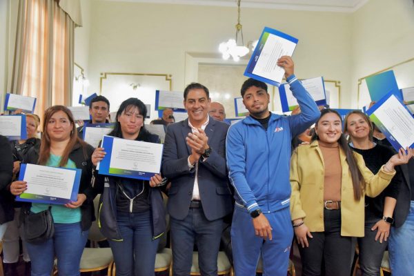 El intendente Hissa continúa con el plan de recategorizaciones de la familia municipal