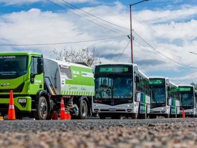 Hissa presentó seis colectivos y una barredora para el Plan Integral de Barrido Urbano