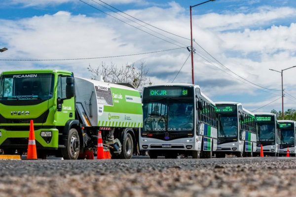 Hissa presentó seis colectivos y una barredora para el Plan Integral de Barrido Urbano