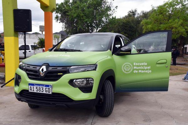 Un nuevo auto para la Escuela Municipal de Manejo